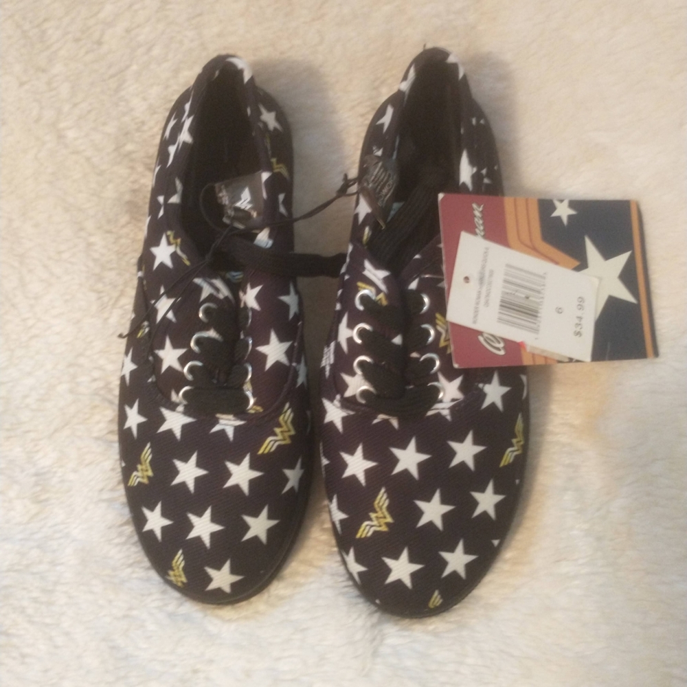 NEW Wonder Woman Tennis Shoes 6